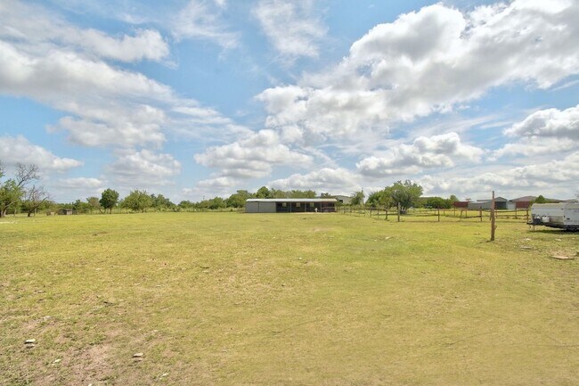 Building Photo - 105 Deep Lake Cir
