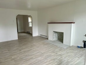 Building Photo - 1020 W Heron St