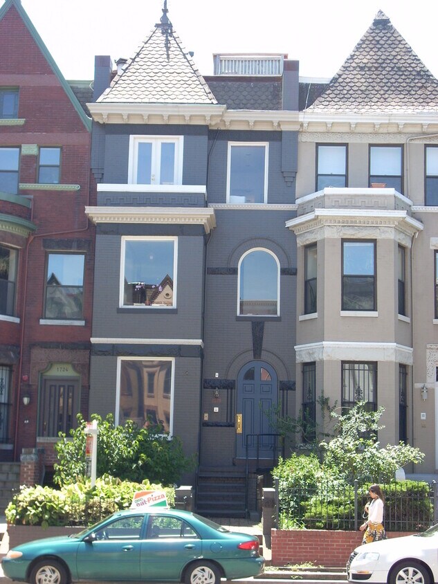 Primary Photo - LARGE 2 Bed 2 Bath Condo on the Second Lev...