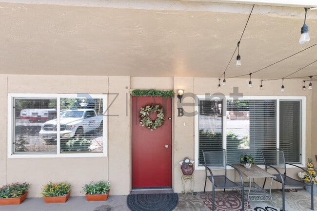 Foto del edificio - 1168 Herbert Ave