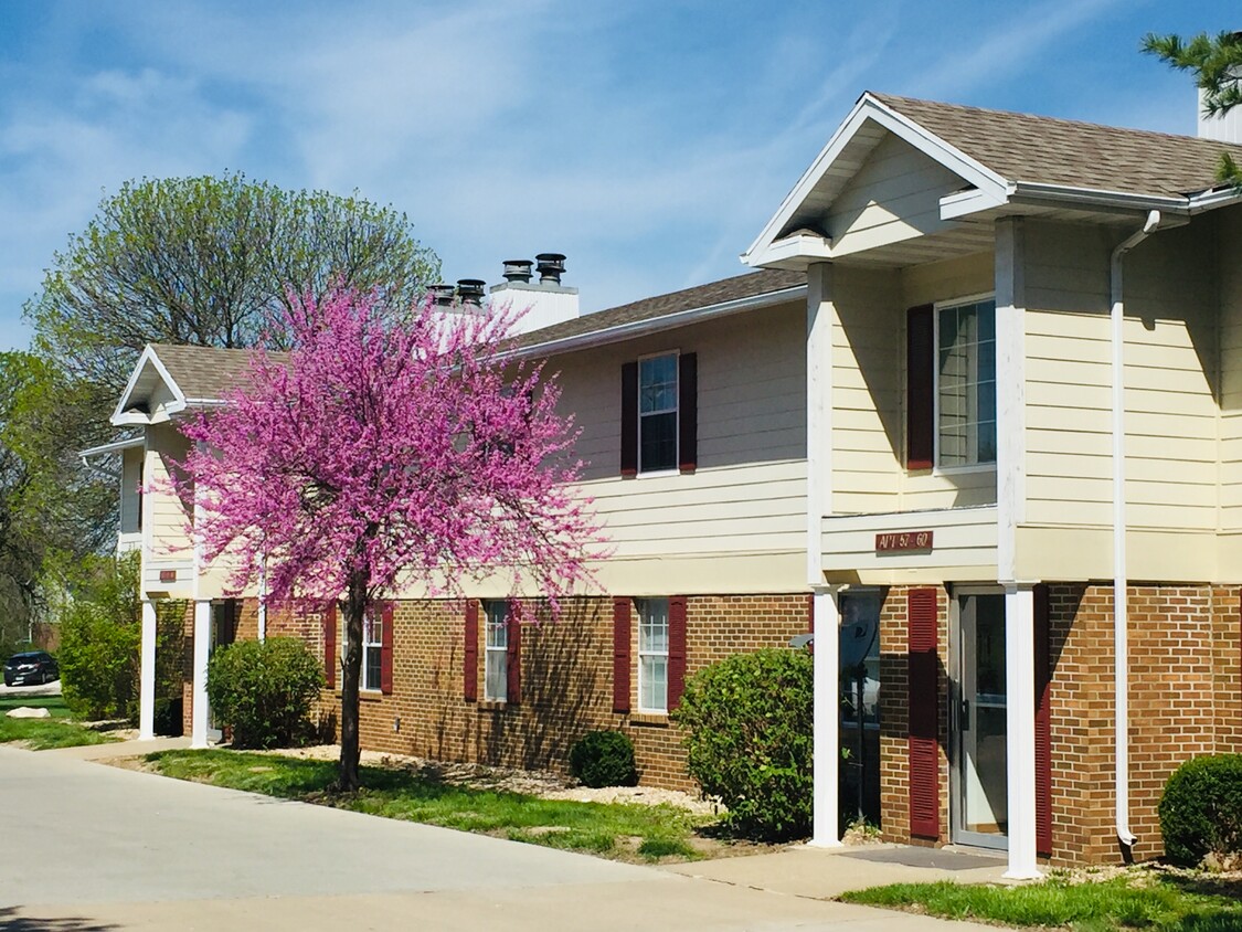 Primary Photo - Hyde Park Townhomes & Apartments