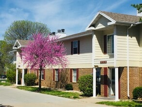 Building Photo - Hyde Park Townhomes & Apartments