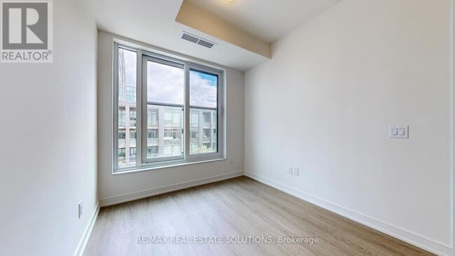 Photo du bâtiment - 425-425 Front St E