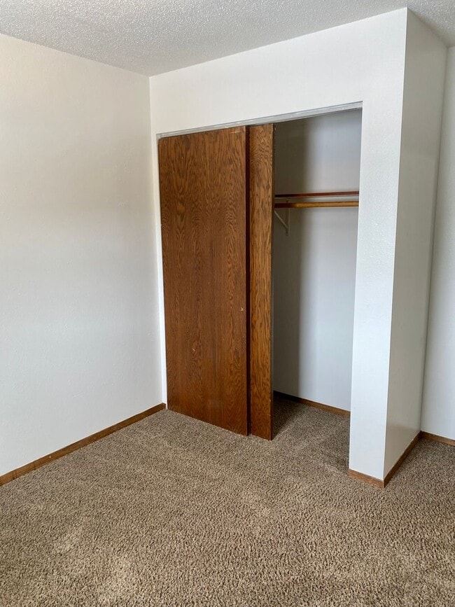 Building Photo - 422-428 8th Ave NE