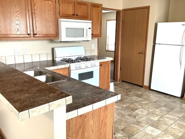 Building Photo - 3 bed, 2 bath Single Family Home