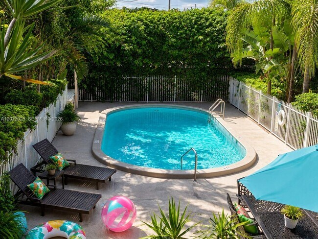 Foto del edificio - 1423 Holly Heights Dr