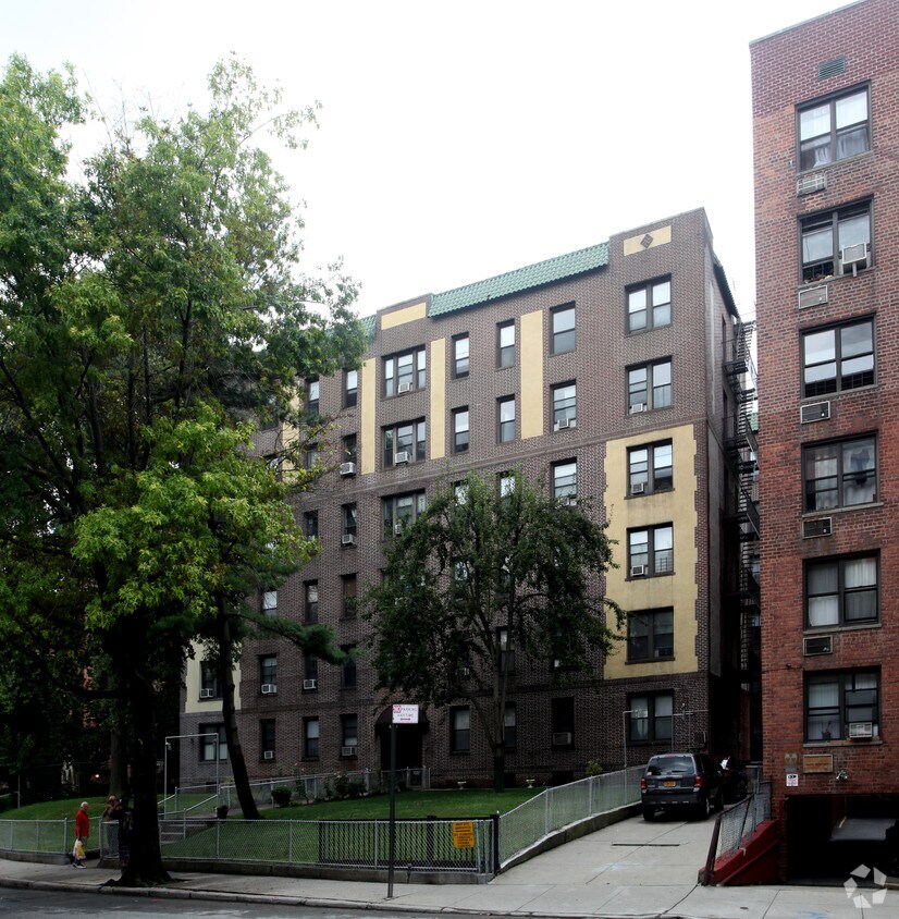 Foto principal - 83-26 Lefferts Blvd