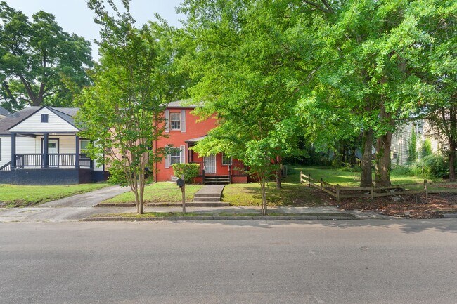 Foto del edificio - Spacious 3bd/2ba On Quiet Street Minutes From Atlanta BeltLine and I-20/75/85!