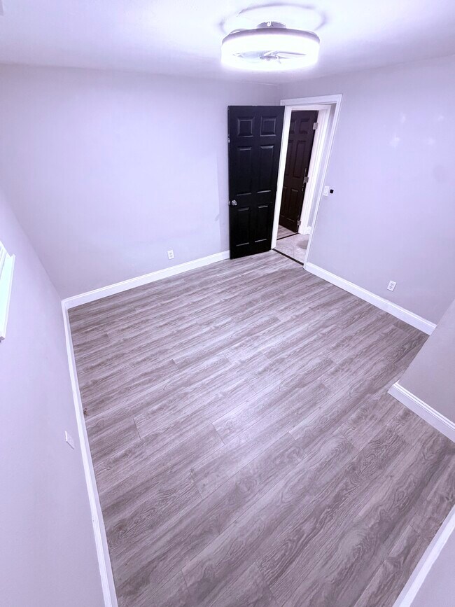 Foto del edificio - 1384 Behles Ave