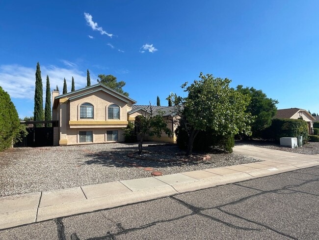 Building Photo - 2717 S Suncrest Dr
