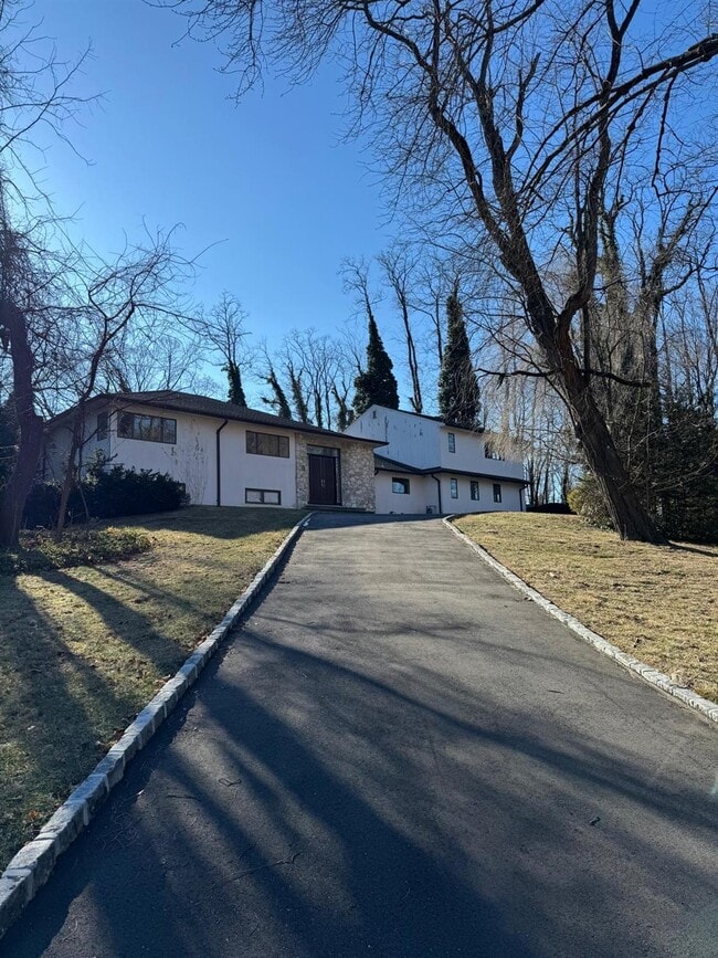 Building Photo - 28 Split Rock Dr