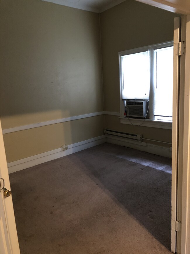 Bedroom - 2210 Miami St