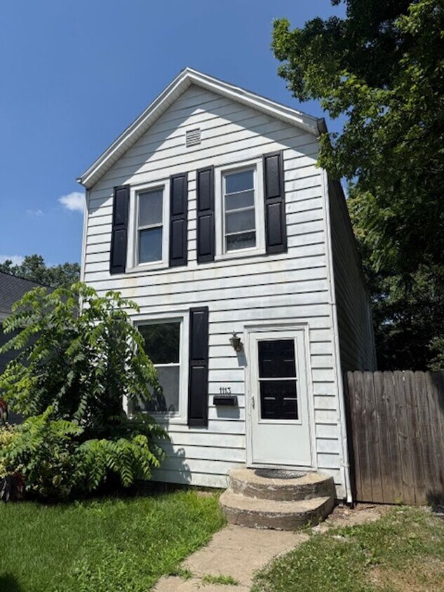 Primary Photo - 1113 Henning Ave