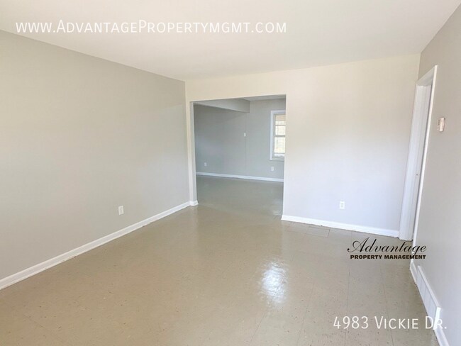 Foto del edificio - 4983 Vickie Dr
