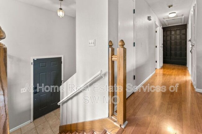 Building Photo - 5445 S Franklin Ave
