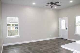 Building Photo - 8309 Parker Rd