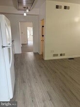 Building Photo - 230 E Main St