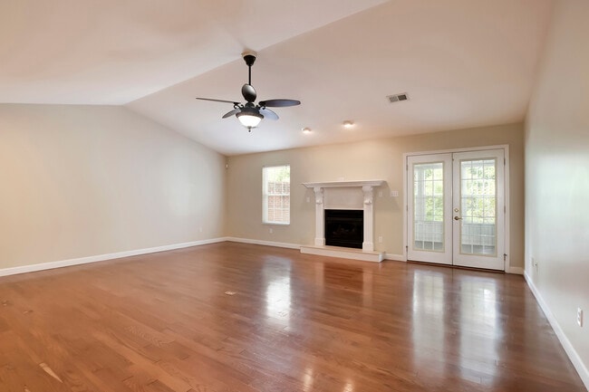 Building Photo - 540 Battlecreek Way