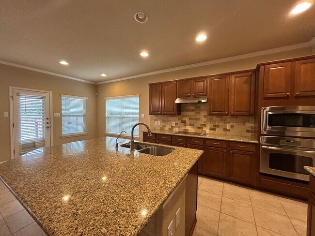 Foto del edificio - 817 Laserra