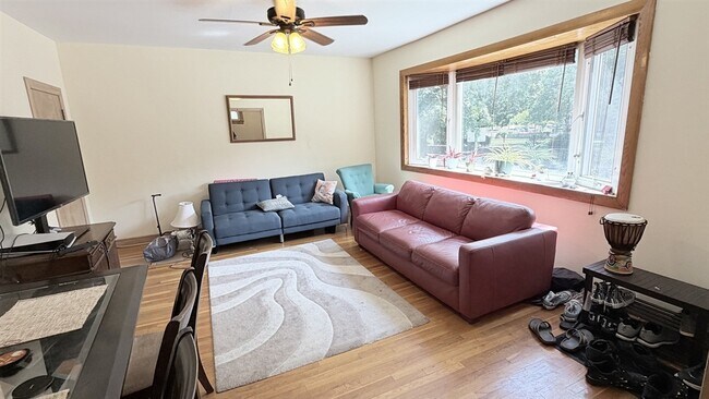Foto del edificio - 131 Rindge Ave