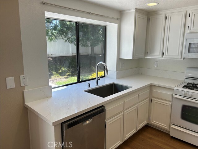 Foto del edificio - 8232 E Flowerwood Ave