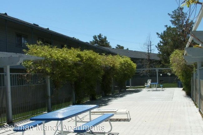 Building Photo - 800 S Saliman Rd