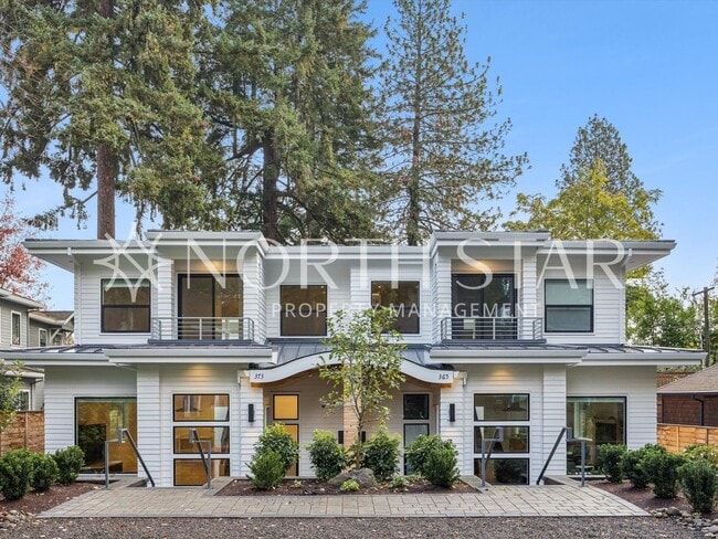 Foto del edificio - Lake Oswego Modern Luxury Duplex