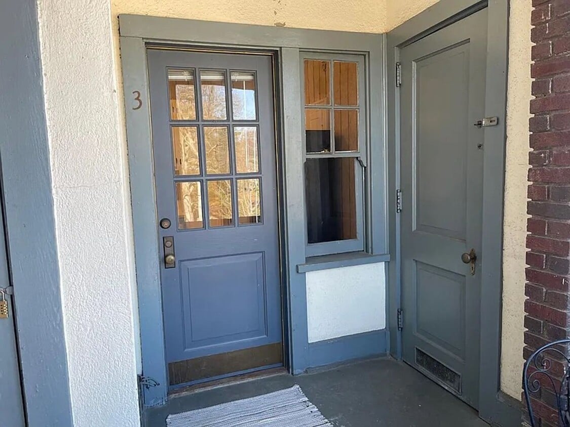 Primary Photo - Cozy 2 Bedroom Apartment