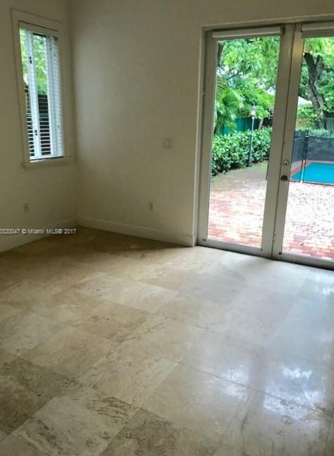Building Photo - Beautiful Townhome for Rent