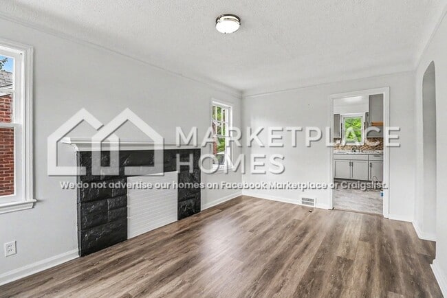 Foto del edificio - 18276 Oakfield Ave