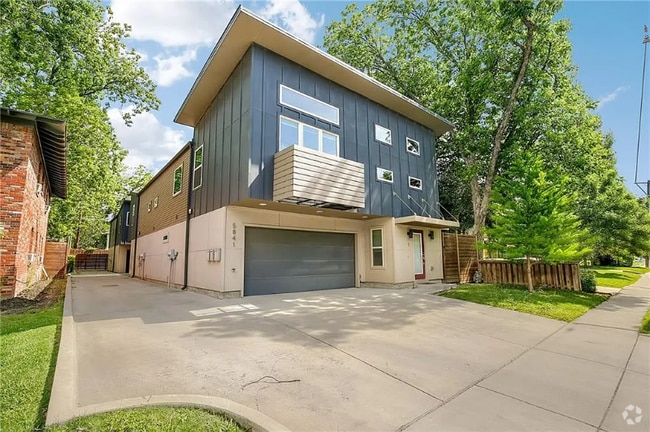 Building Photo - 5841 Oram St