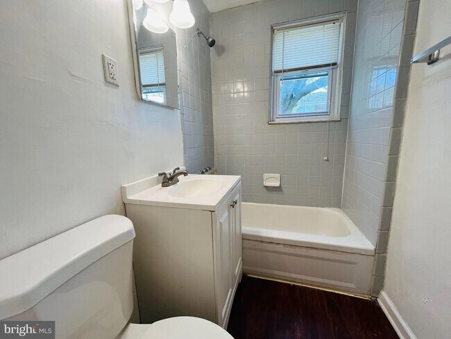 Bathroom - 3119 W 2nd St