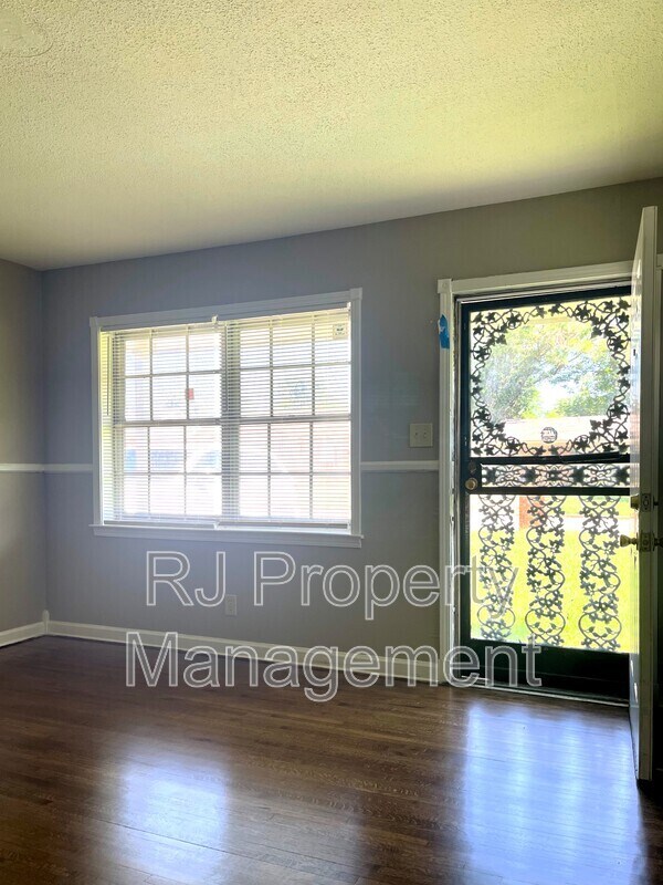 Foto del edificio - 331 Barkwood Dr