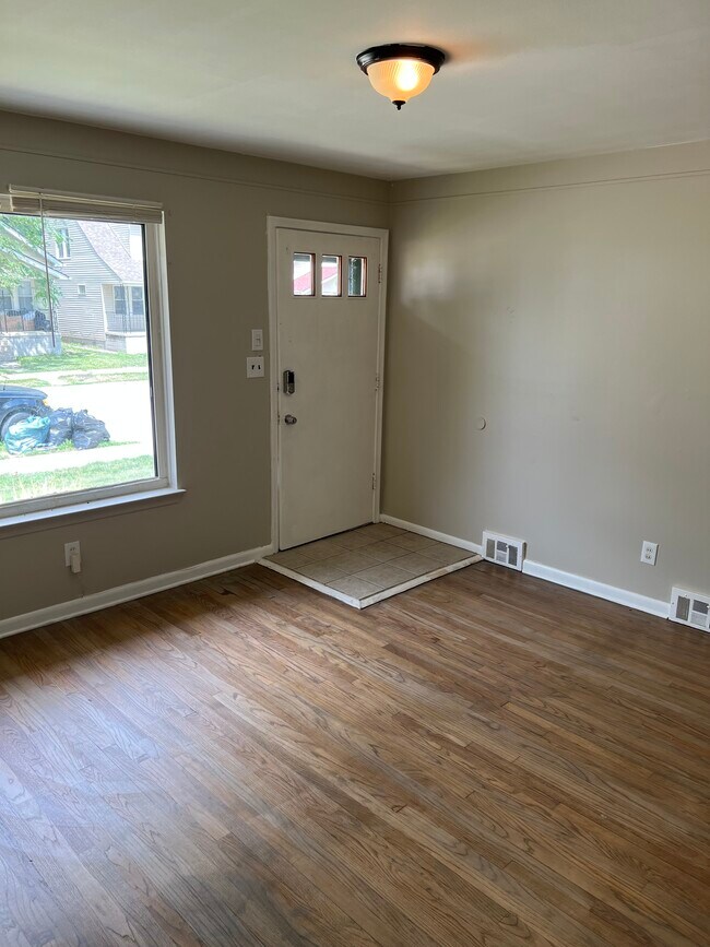 Building Photo - 8144 Orchard Ave