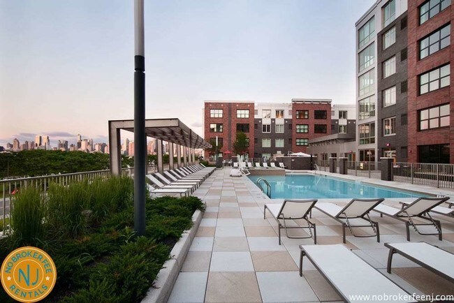 Foto del edificio - 15 Henley Pl