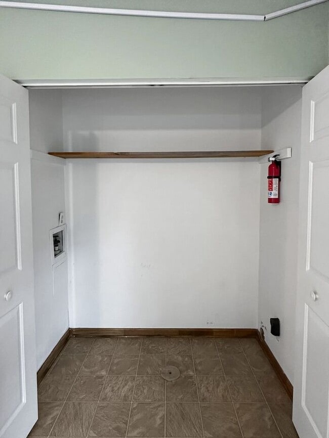 Building Photo - 2BD/1.5BA Unit at Pinecrest Apartments in ...