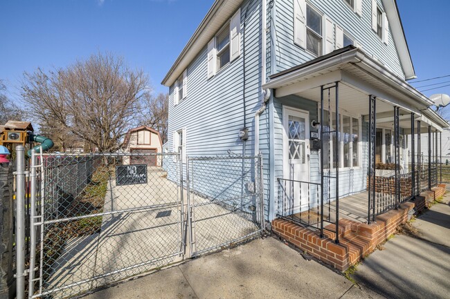 Building Photo - 205 Clarkson St