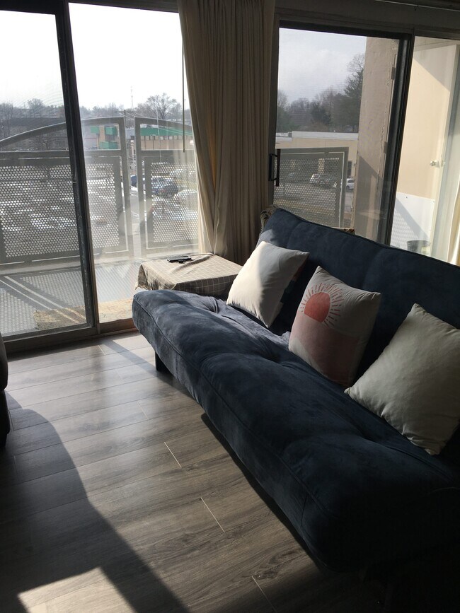 Foto del edificio - 2121 Nicholasville Rd