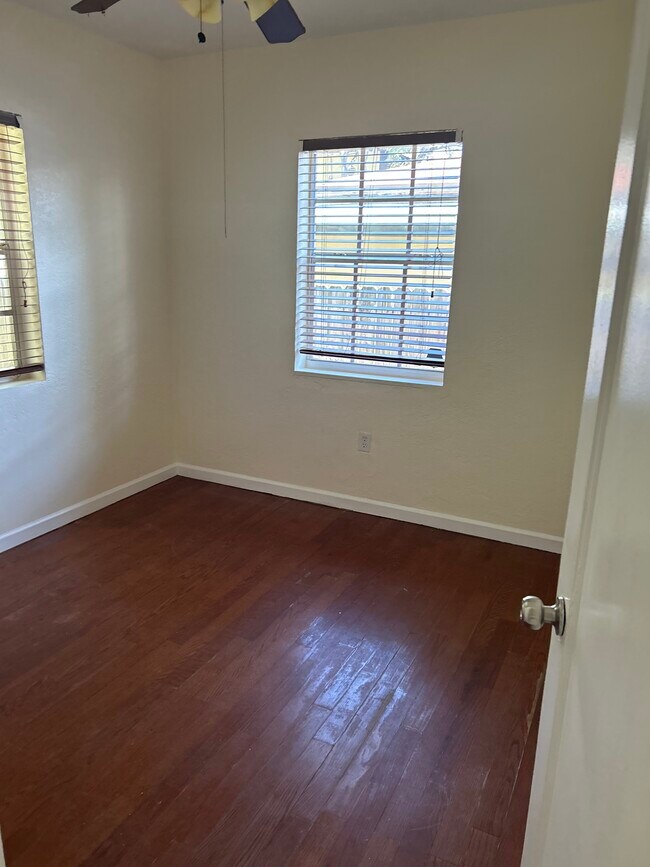 Foto del edificio - 327 NW 59th Terrace