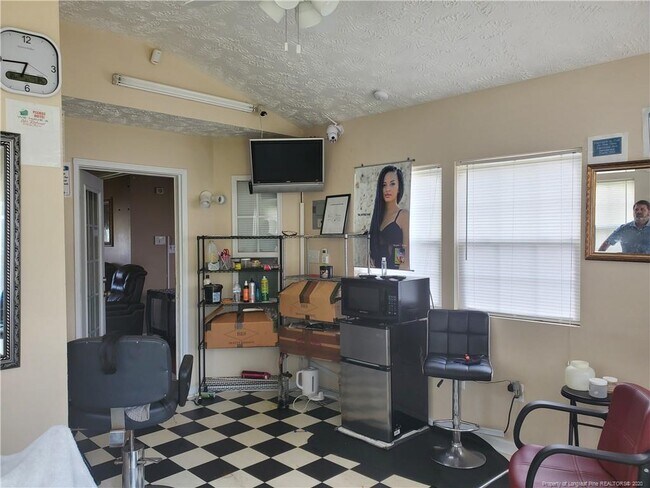 Foto del edificio - 2460 Saltwood Rd