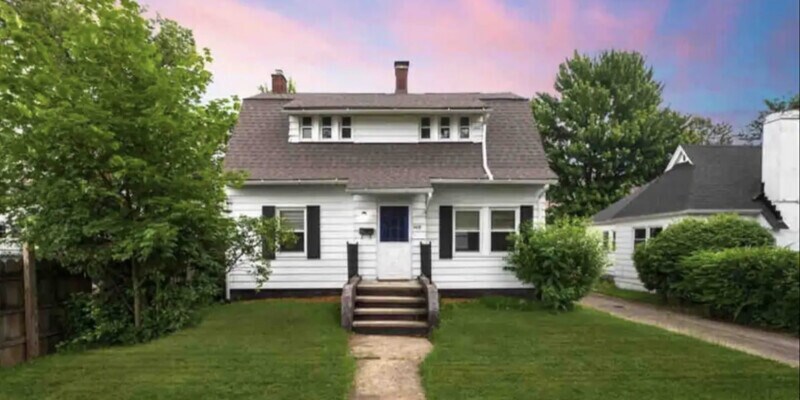 Primary Photo - Cozy farmhouse w/ king bed close to airport