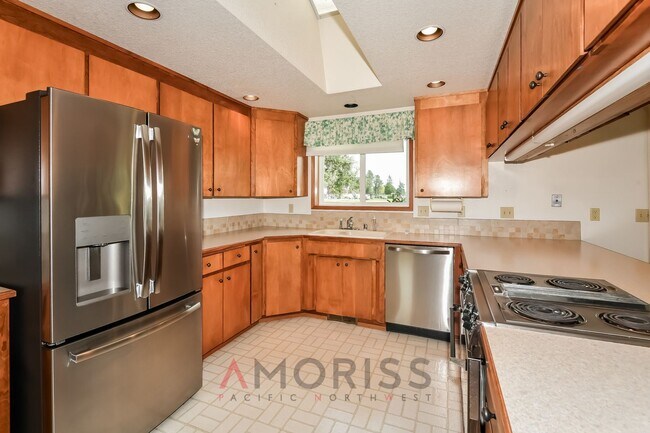 Building Photo - *****COMING SOON***Spacious 3BD/3BA Home in Lacey's Oakmont Neighborhood | Golf Course Views
