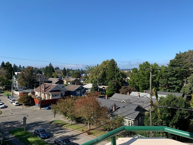 Beautiful Breathtaking Views! - 5523 University Way NE