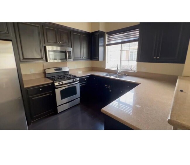 Building Photo - 447 Topaz Terrace