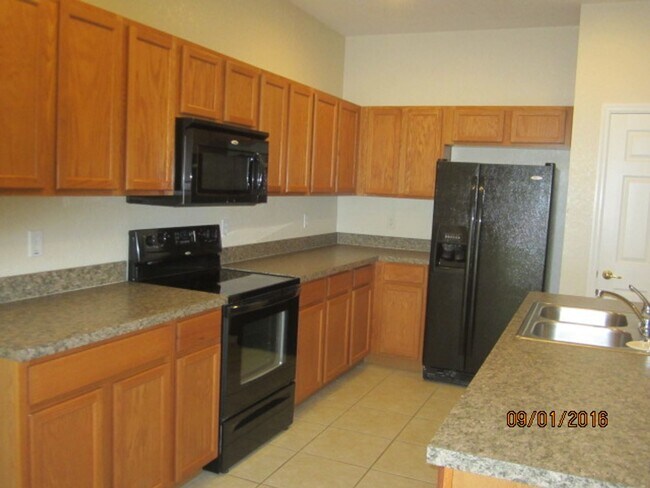 Foto del edificio - Available Soon!  3 bedroom 2-1/2 bath town...