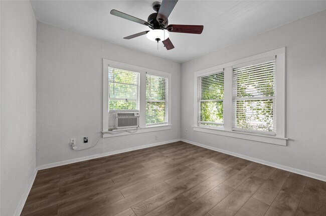 Foto del edificio - 907 W Gray St