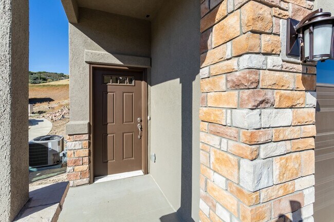 Building Photo - Gorgeous Home in The Villas at Mountain Sh...