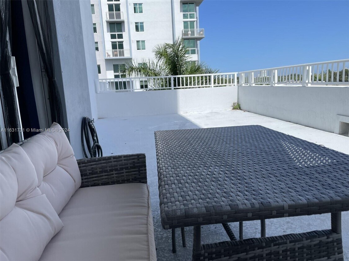 Foto principal - 60 NW 37th Ave