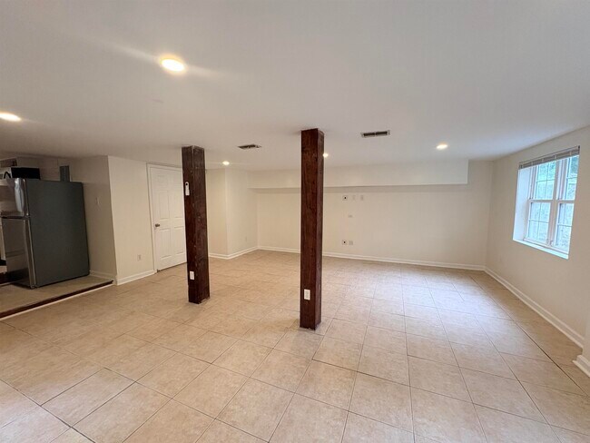 Building Photo - 212 Barbourville Dr