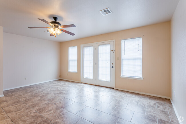 2HAB, 2BA - 1100 ft² - Stonebriar Court